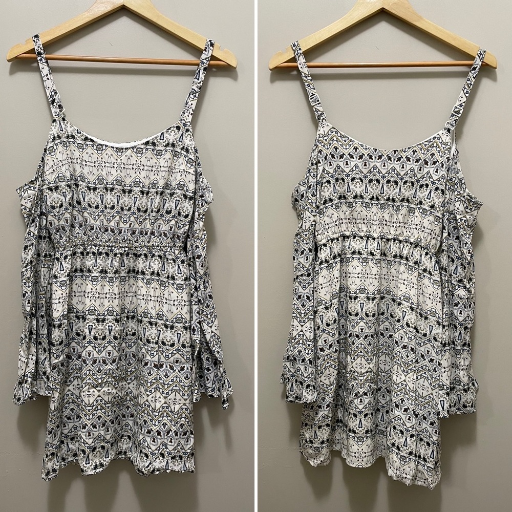 Cupcakes and Cashmere XS Cold Shoulder Bell Sleeve Dress - NWT